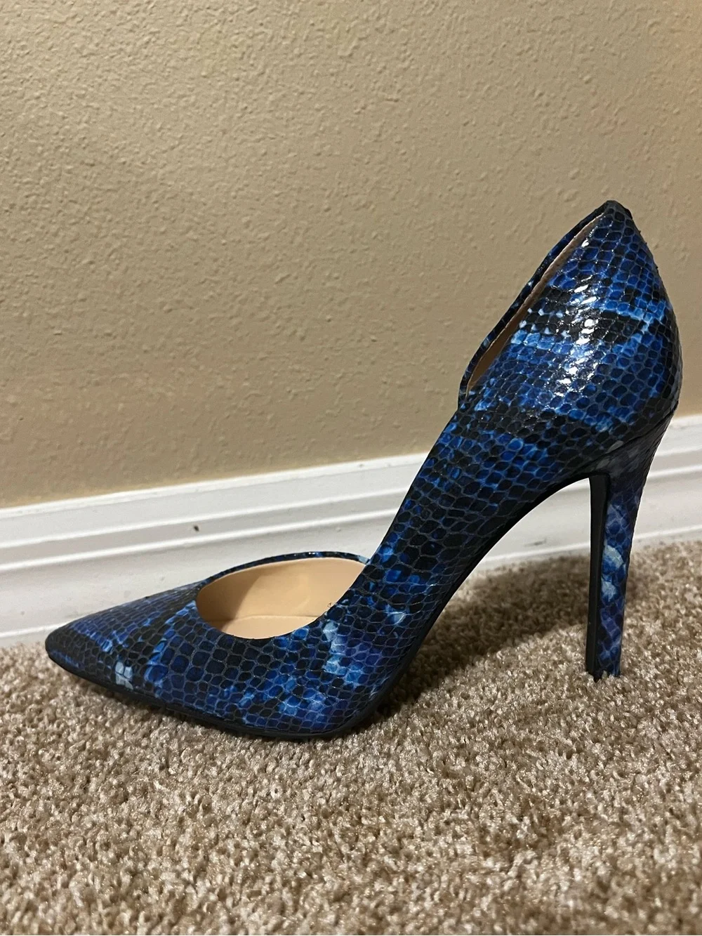 Jessica Simpson Blue Snakeskin Embossed Pointed Stiletto Pumps Size 8.5.